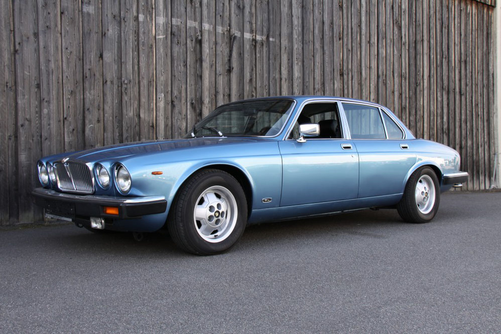 Foto des blauen Jaguars